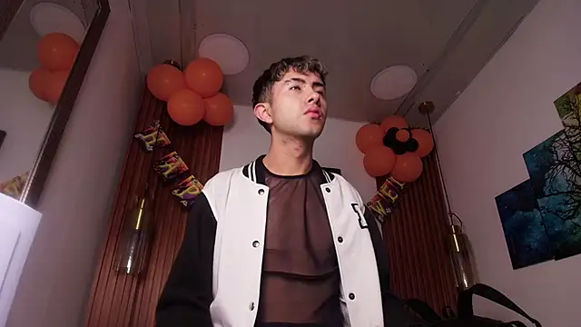 Noah Xitruxx online show from October 20, 4:05 am