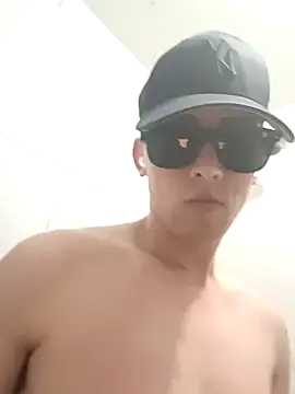 EE9EE9 online show from December 29, 10:57 pm