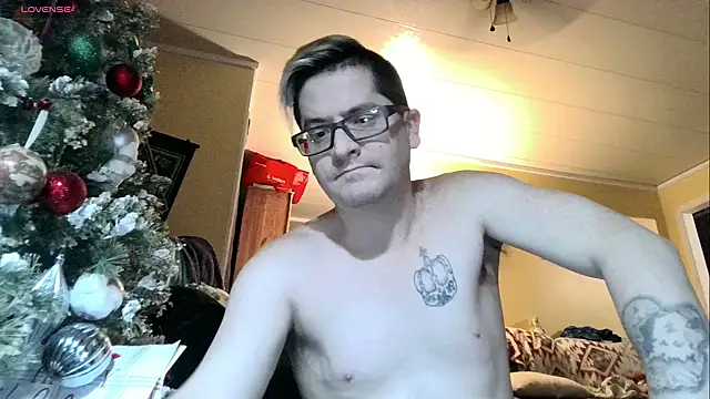 Snapshot of AryanJCole666 chatting on December 15, 5:10 pm AryanJCole666 online show from December 15, 5:10 pm