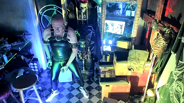 BULGEDEMON online show from November 20, 7:02 pm