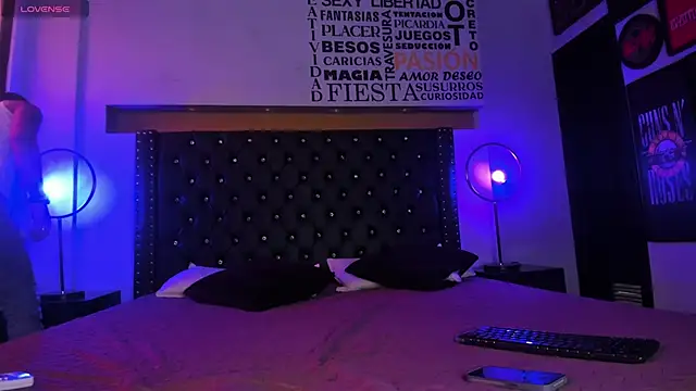 JoshMillerr  online show from March 8, 7:51 pm