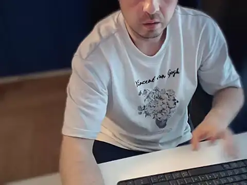 CuteMan33 online show from June 11, 8:23 am