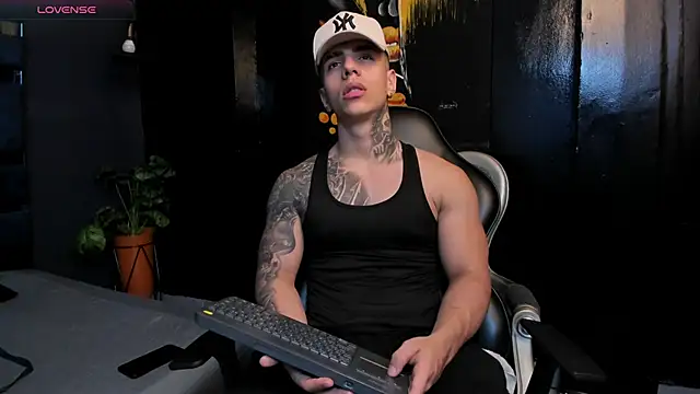 Flynn Riider online show from November 25, 5:37 pm