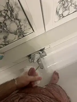 Loco42- online show from February 8, 9:25 pm