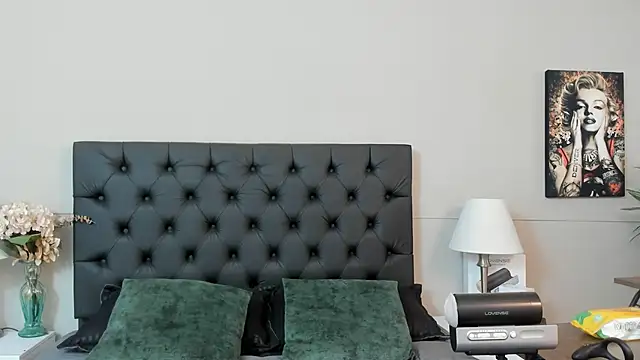 Robin Rief online show from September 25, 4:44 am