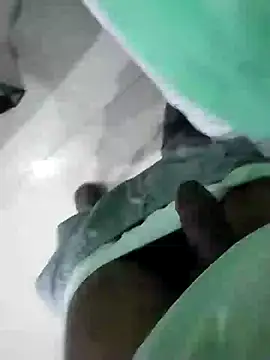 Snapshot of KUKU69XX chatting on December 25, 7:34 pm KUKU69XX online show from December 25, 7:34 pm