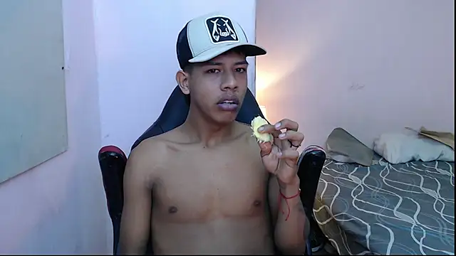 mr stiven  online show from January 8, 2:25 am