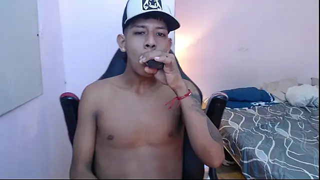 mr stiven  online show from January 4, 12:59 am