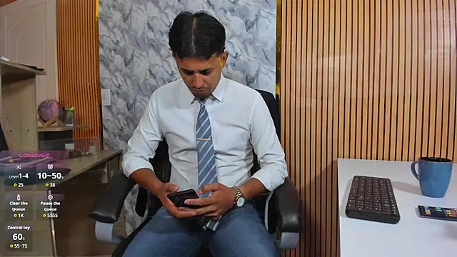 Hideintheoffice online show from March 29, 1:00 pm