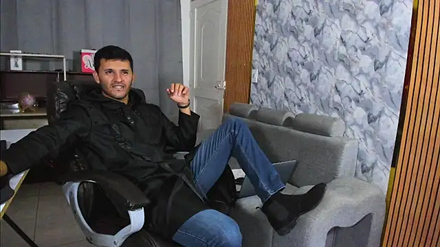 Hideintheoffice online show from February 5, 3:35 am