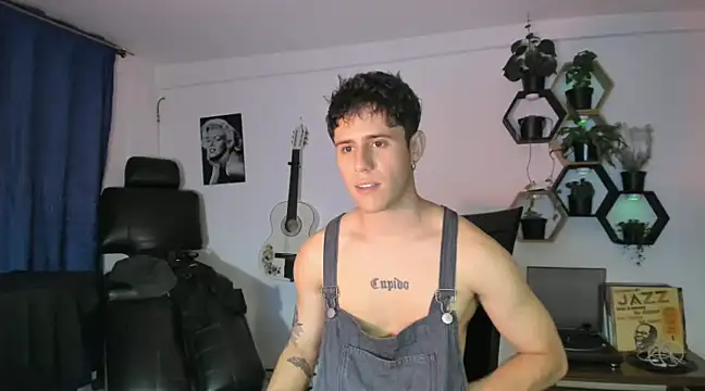 Snapshot of Antonello_Vannucci chatting on February 24, 11:41 pm Antonello Vannucci online show from February 24, 11:41 pm