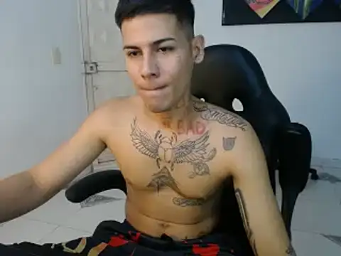 Clyde019 online show from February 7, 9:04 pm