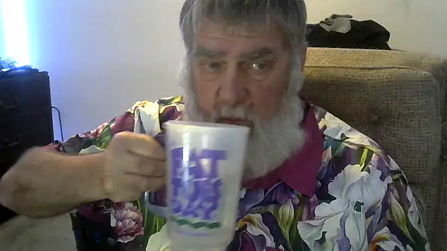 viejo oso online show from May 9, 6:14 am
