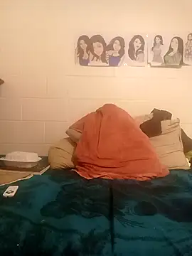 k1oudE online show from September 19, 4:46 am