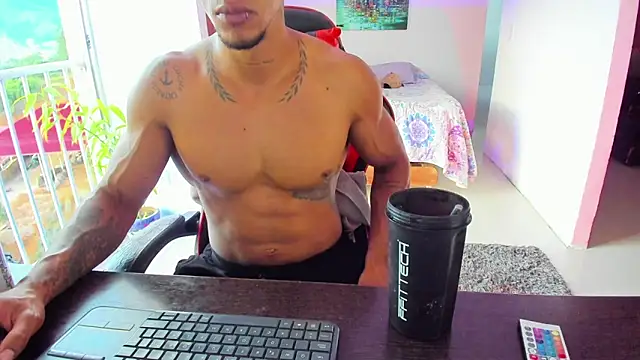 Snapshot of Adam_Valenciia chatting on September 13, 10:44 pm Adam Valenciia online show from September 13, 10:44 pm