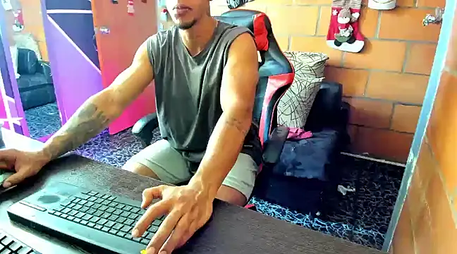 Snapshot of Adam_Valenciia chatting on January 6, 6:31 pm Adam Valenciia online show from January 6, 6:31 pm