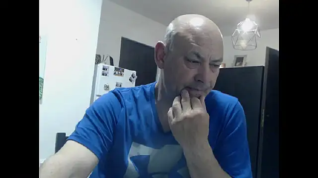 adryanyou46 online show from April 23, 7:05 pm