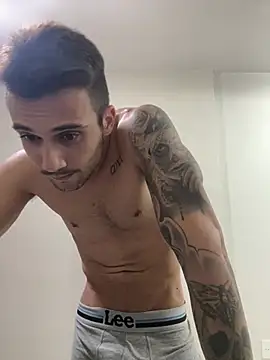 carvalhofelipe online show from August 3, 11:44 pm