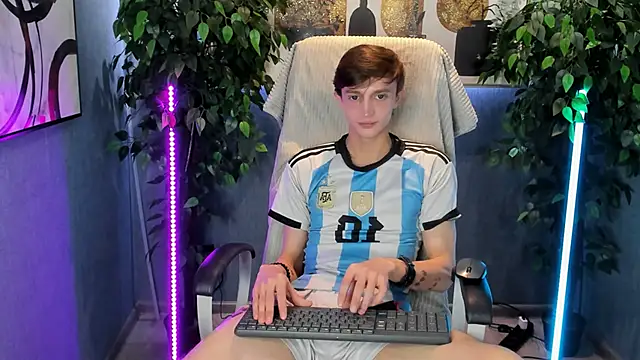 John Weasley online show from October 18, 7:46 am