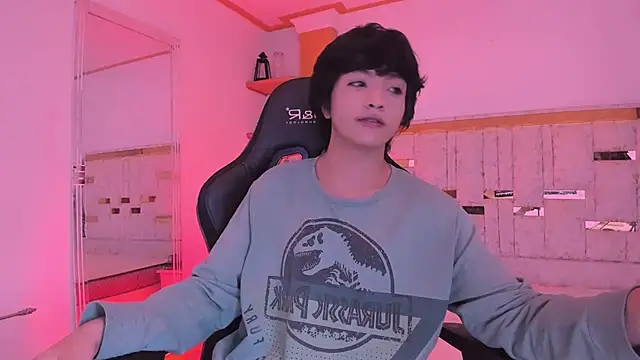 AllanYong18 online show from March 5, 4:24 am