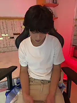 AllanYong18 online show from March 8, 8:19 am