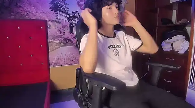 AllanYong18 online show from January 7, 12:34 am