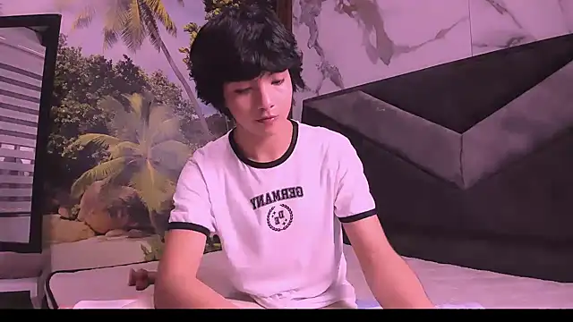 AllanYong18 online show from February 24, 4:05 am