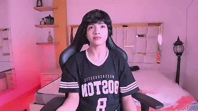 AllanYong18 online show from March 1, 1:53 am