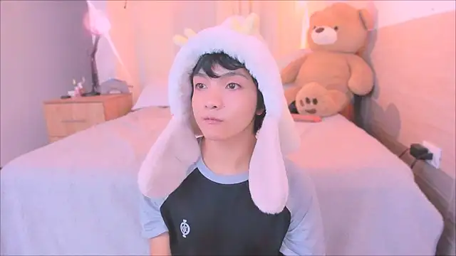 AllanYong18 online show from September 24, 8:02 am