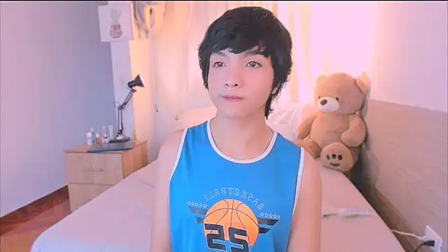 AllanYong18 online show from October 12, 9:20 pm