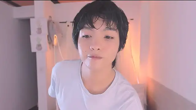 AllanYong18 online show from September 13, 6:36 am