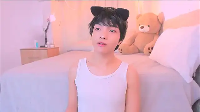 AllanYong18 online show from October 27, 2:41 pm