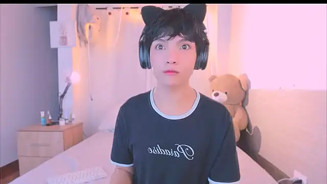 AllanYong18 online show from October 16, 7:05 am