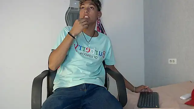 Snapshot of kyam_adams chatting on February 14, 7:23 pm kyam adams online show from February 14, 7:23 pm