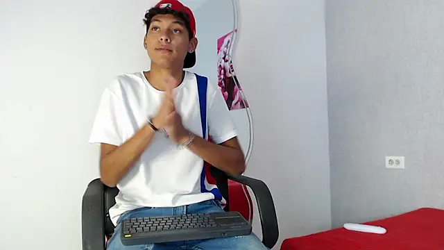 Snapshot of kyam_adams chatting on February 3, 8:13 pm kyam adams online show from February 3, 8:13 pm