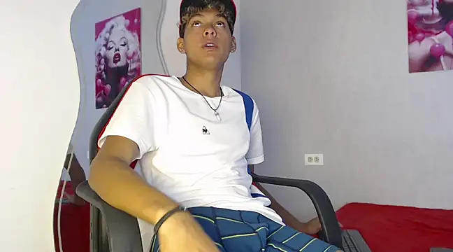 Snapshot of kyam_adams chatting on March 1, 1:29 pm kyam adams online show from March 1, 1:29 pm