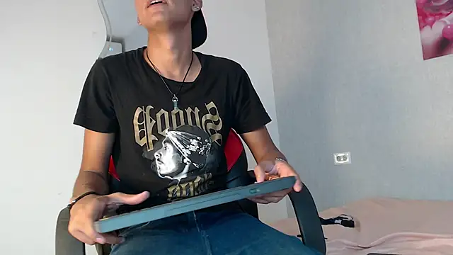 Snapshot of kyam_adams chatting on February 13, 7:21 pm kyam adams online show from February 13, 7:21 pm