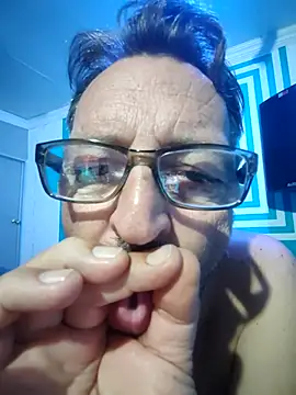 itsmeyes69 online show from February 13, 9:39 pm