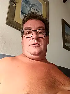 Snapshot of MountJohnXL chatting on February 5, 12:20 am MountJohnXL online show from February 5, 12:20 am