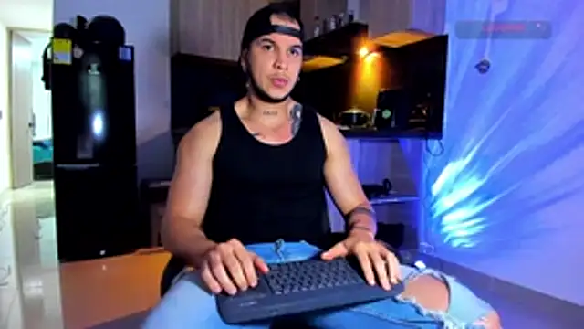 austinoficial online show from March 21, 11:53 pm