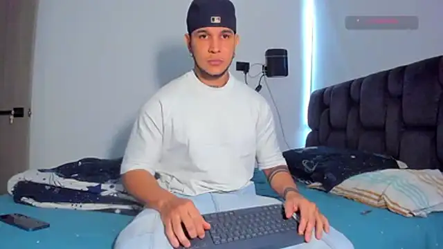 austinoficial online show from March 13, 9:10 pm