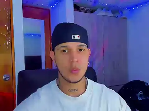 austinoficial online show from September 12, 11:16 pm