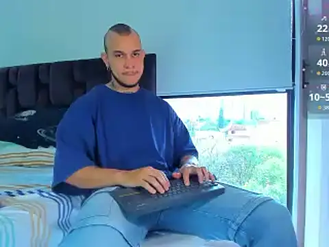 austinoficial online show from February 7, 9:20 pm