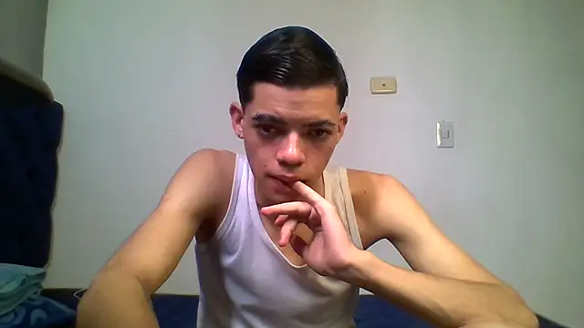 Latinos 2001 online show from July 11, 2:19 pm