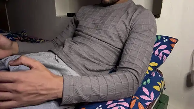 hot hunk boy online show from December 17, 7:09 pm