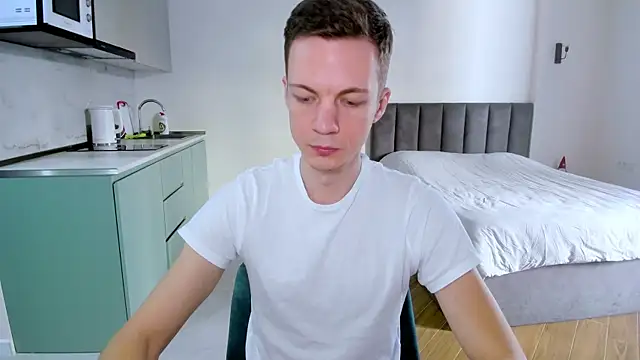 max shy online show from January 28, 12:00 pm