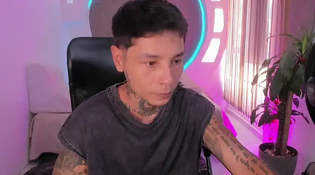 Snapshot of tattokoi chatting on March 18, 7:12 pm tattokoi online show from March 18, 7:12 pm