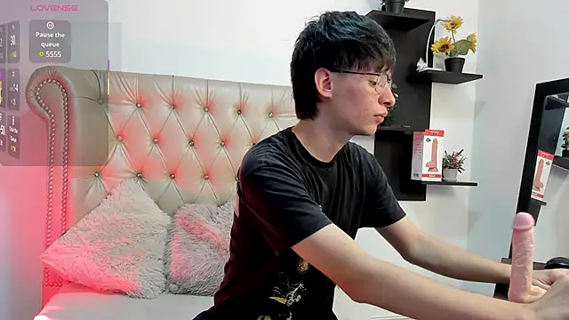 OliverWhite18 online show from January 29, 12:24 pm