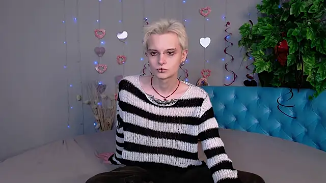Snapshot of DemianEnglen chatting on February 19, 8:52 pm DemianEnglen online show from February 19, 8:52 pm