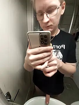 Arttuforyounakedboy online show from February 5, 2:51 am